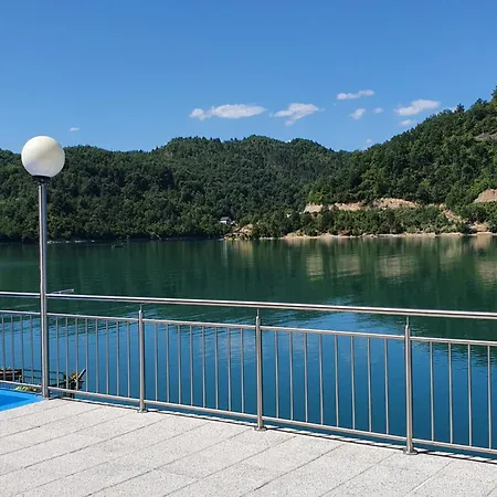 Ab Radesine كونييتش