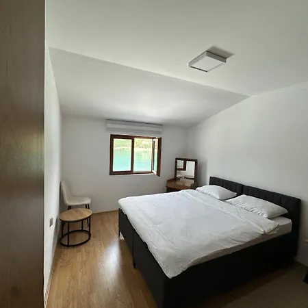 Ab Radesine شقة كونييتش